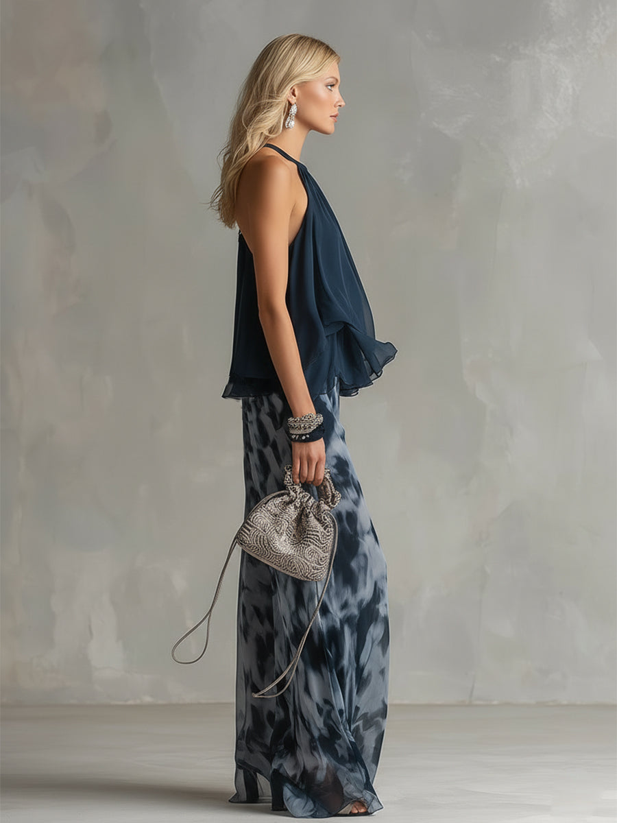 Chloé | Elegant set med marinblå halterneck och vida byxor med mönster