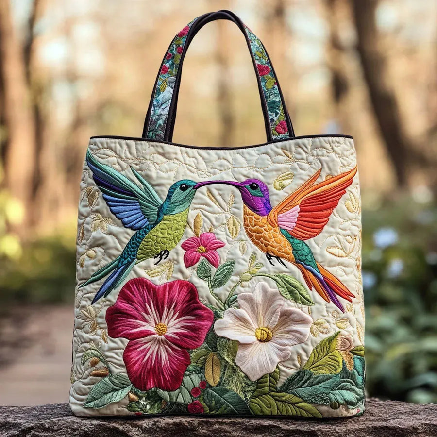 Ingrid | Vadderad Väska - Kolibri och Vita Blommor