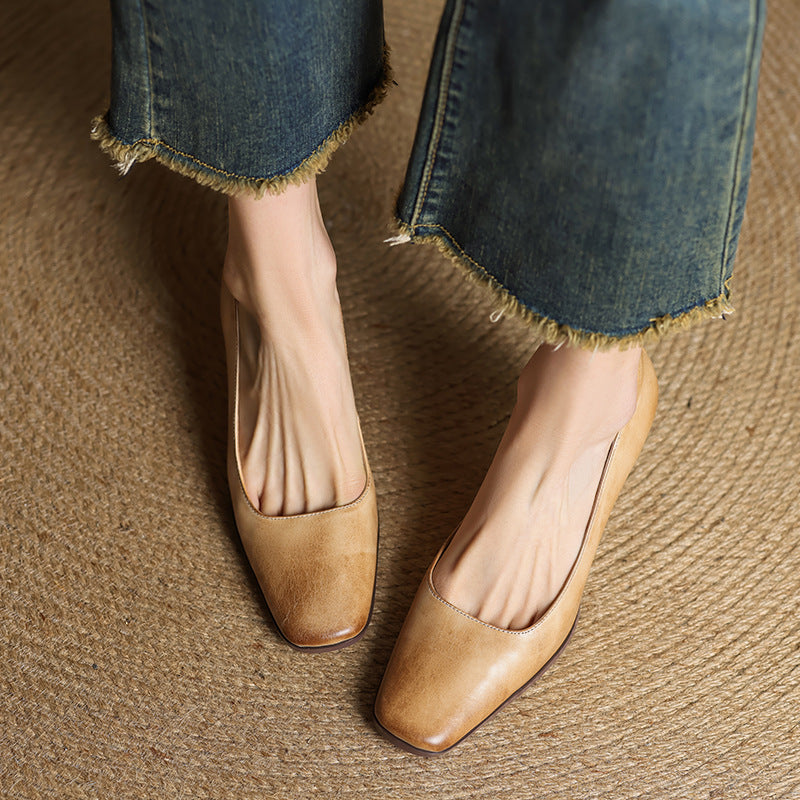 Vera | Klassiska Pumps med Fyrkantig Tå i Sandsten Beige