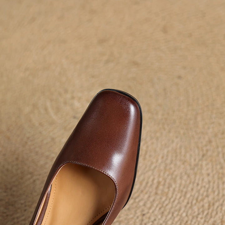 Vera | Klassiska Pumps med Fyrkantig Tå i Sandsten Beige