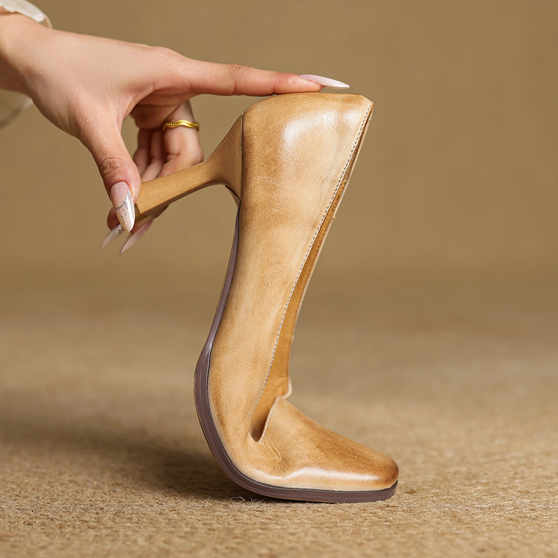 Vera | Klassiska Pumps med Fyrkantig Tå i Sandsten Beige
