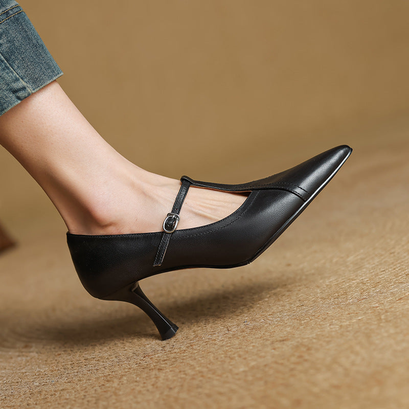 Cecilia | Elegant Kastanjebrun T-rem Pump med Retro Känsla