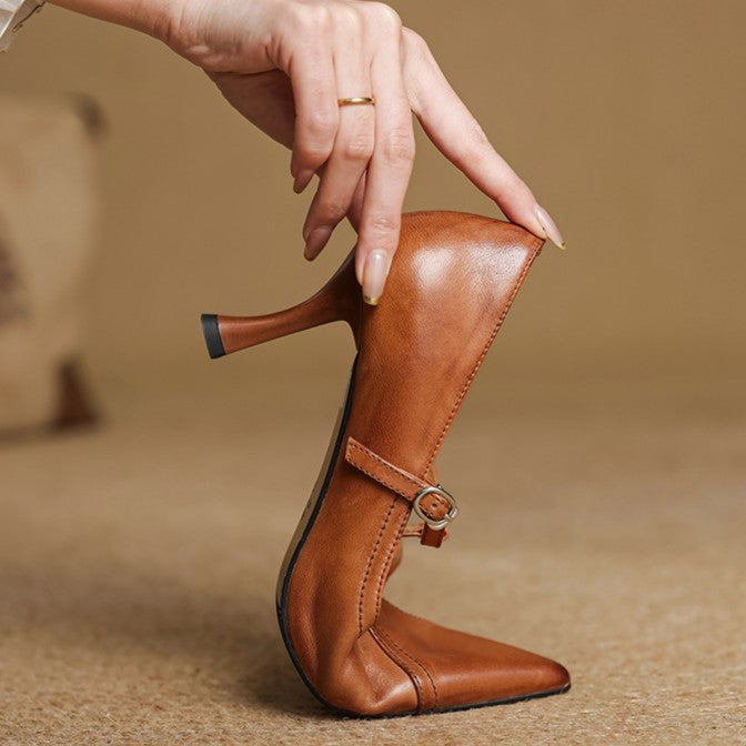 Cecilia | Elegant Kastanjebrun T-rem Pump med Retro Känsla