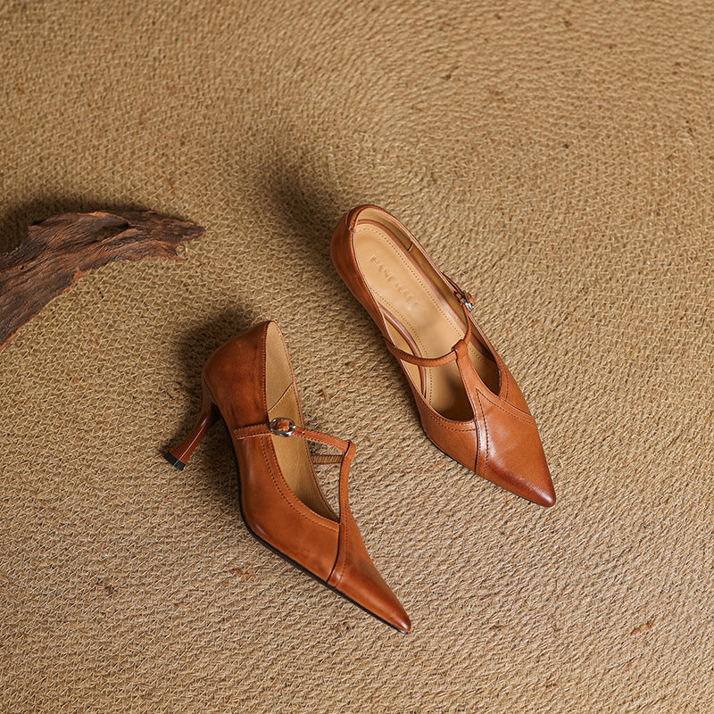 Cecilia | Elegant Kastanjebrun T-rem Pump med Retro Känsla