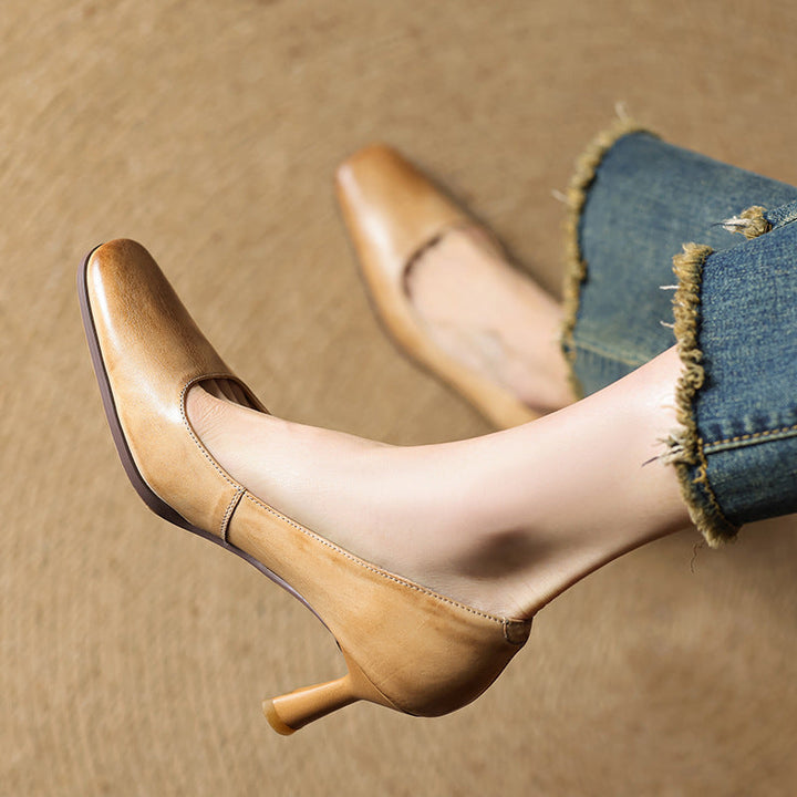 Vera | Klassiska Pumps med Fyrkantig Tå i Sandsten Beige