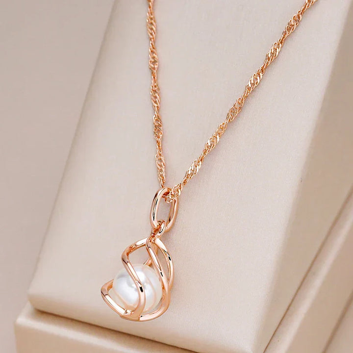 Exklusivt Geometriskt Halsband med Roséguld och Pärlor
