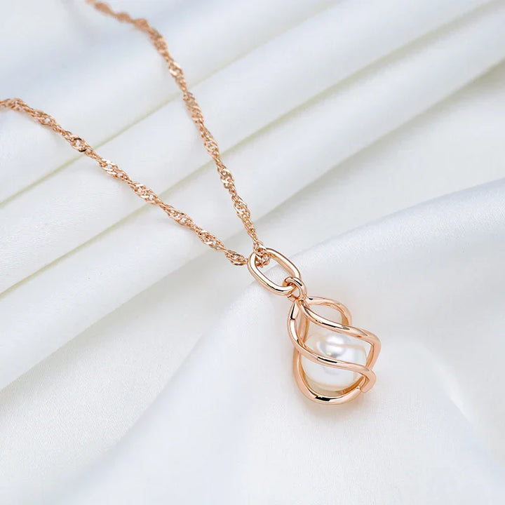 Exklusivt Geometriskt Halsband med Roséguld och Pärlor