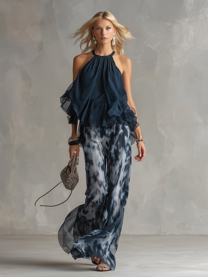 Chloé | Elegant set med marinblå halterneck och vida byxor med mönster