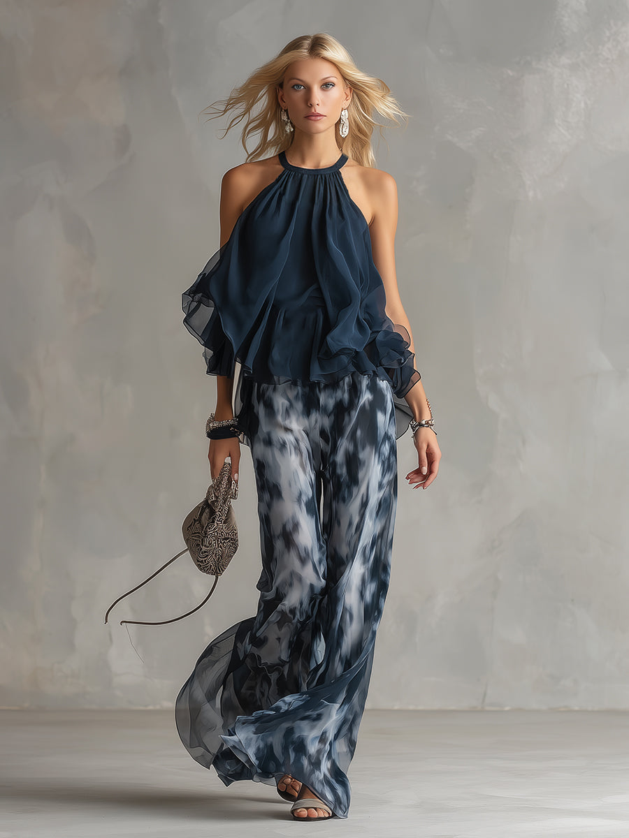 Chloé | Elegant set med marinblå halterneck och vida byxor med mönster