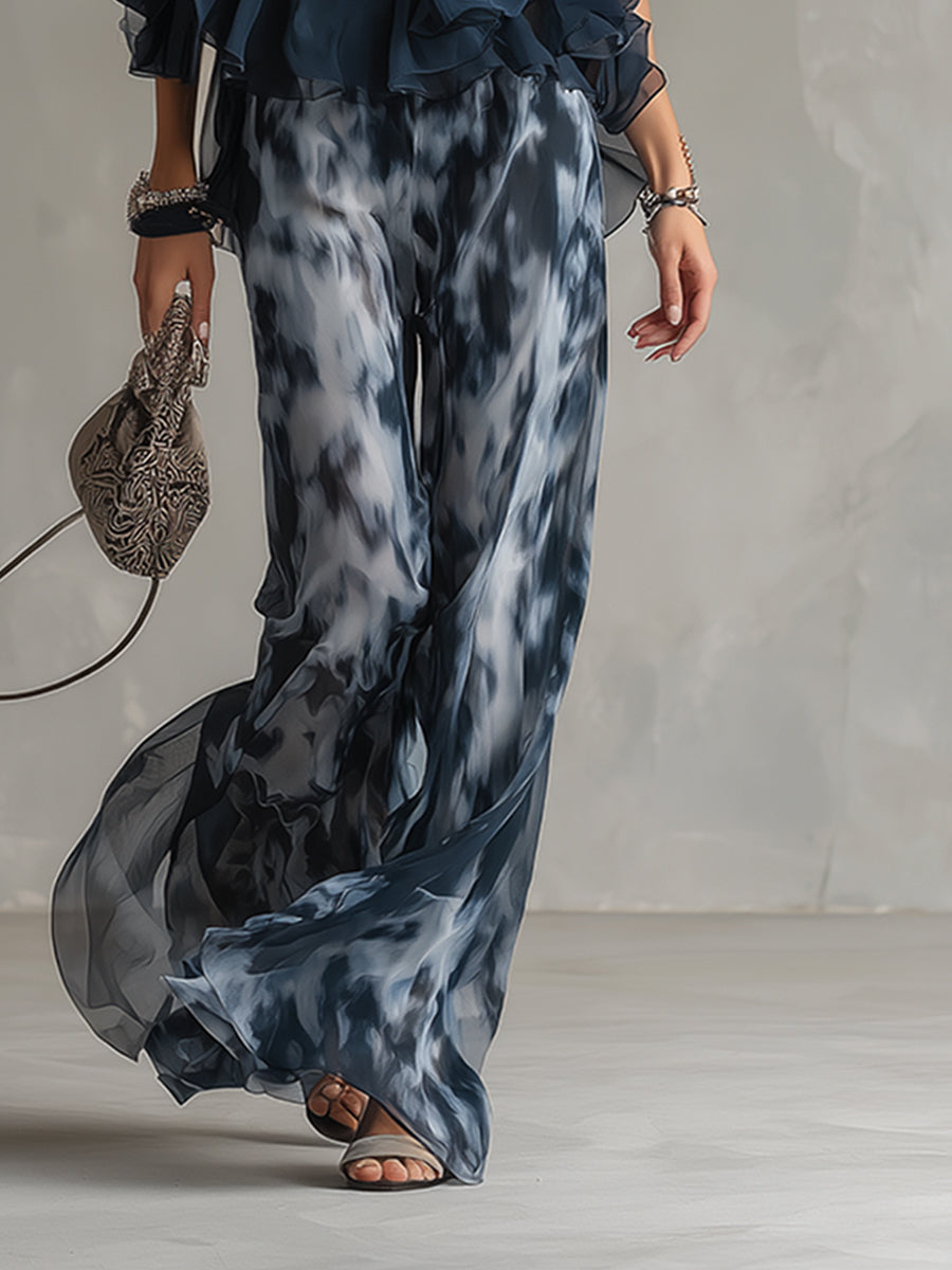 Chloé | Elegant set med marinblå halterneck och vida byxor med mönster