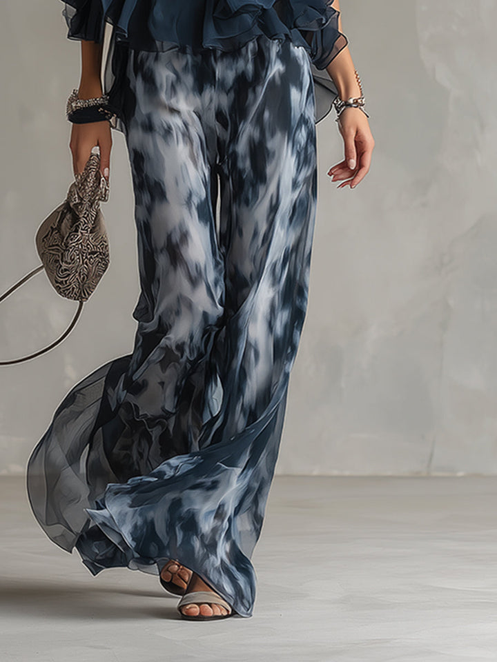 Chloé | Elegant set med marinblå halterneck och vida byxor med mönster