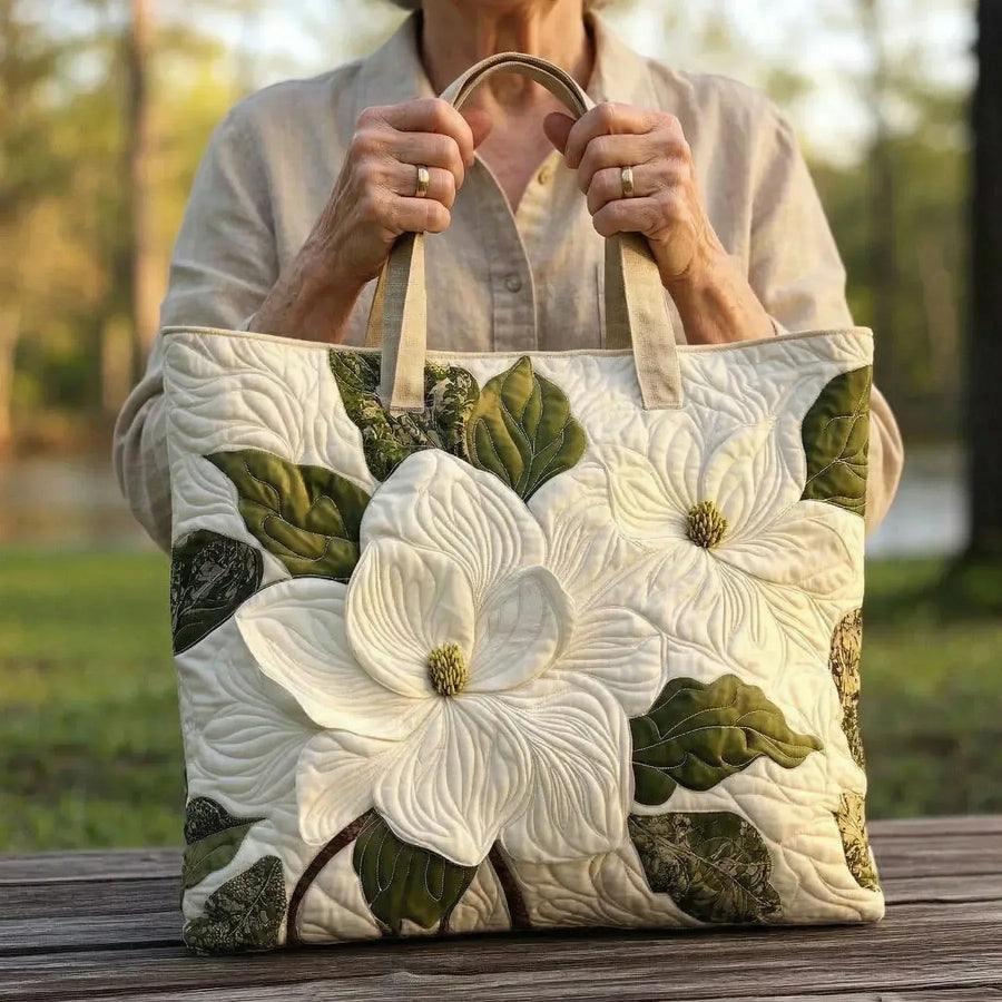 Malin | Hantverksmässig Vadderad Tote-väska - Eleganta Vita Liljor
