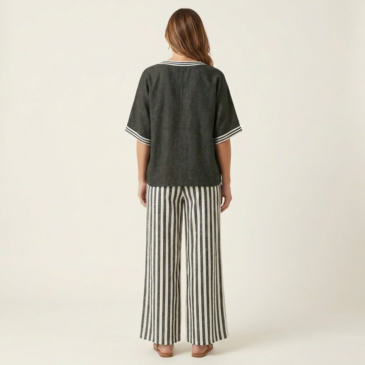 Juliana | V-Urtavla Varsity Top & Randig Vidbyxa Set