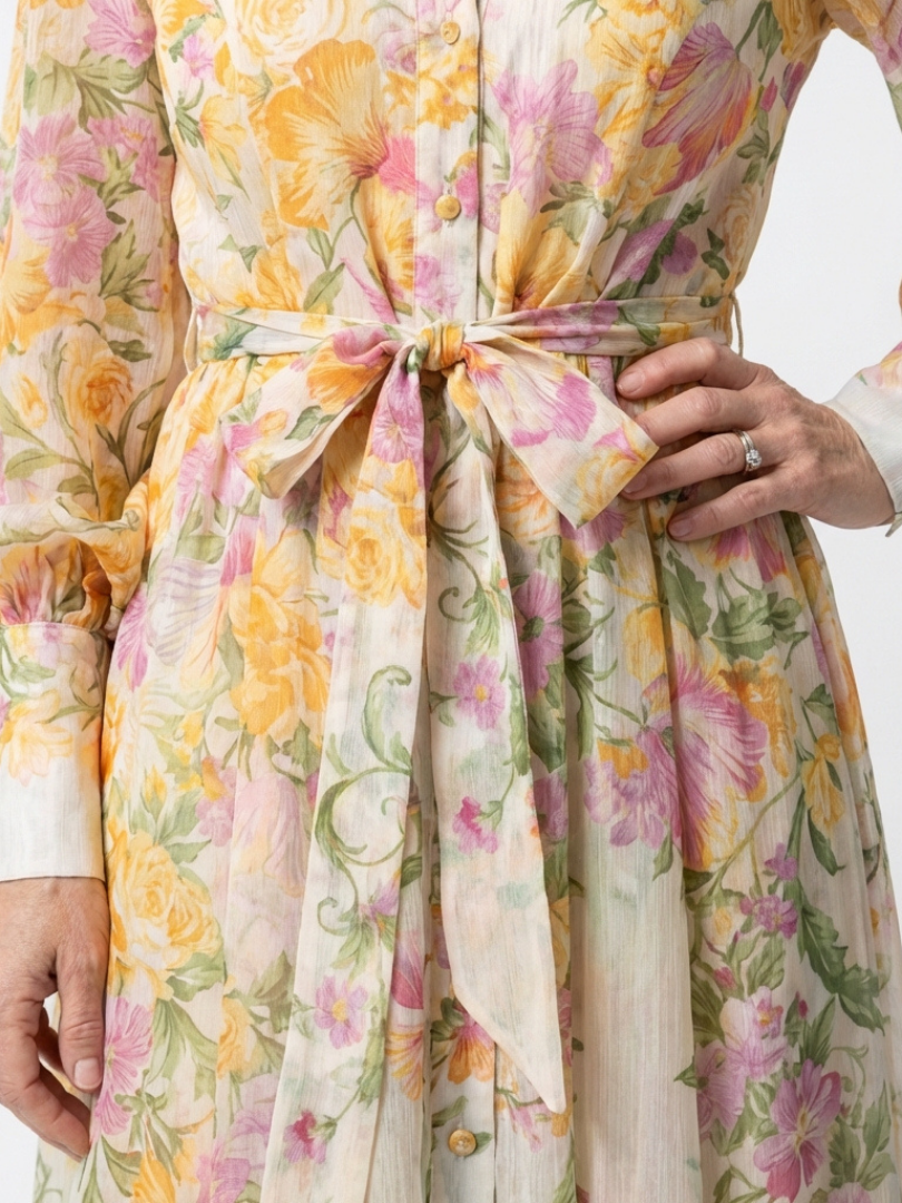 Cressida | Maxiklänning med blommönster och transparenta långärmar